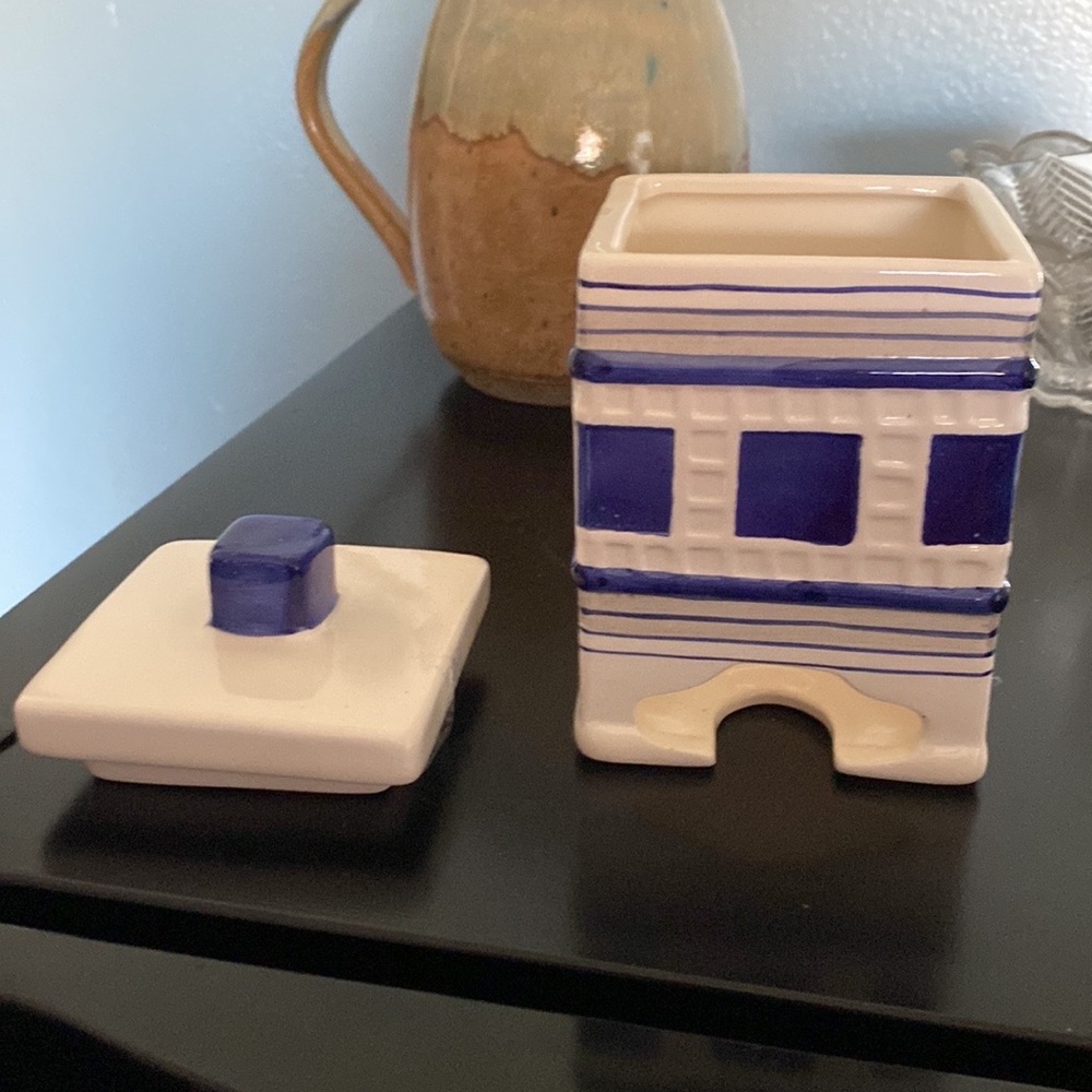 Blue and White Ceramic Tea Bag Canister - Picture 5 of 5